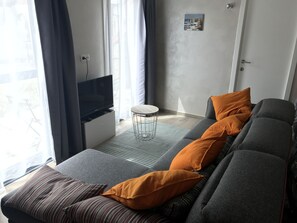 TV, DVD-spiller, leker og bøker