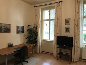 Interior - 70m ² apartment with direct garden access (Wien)