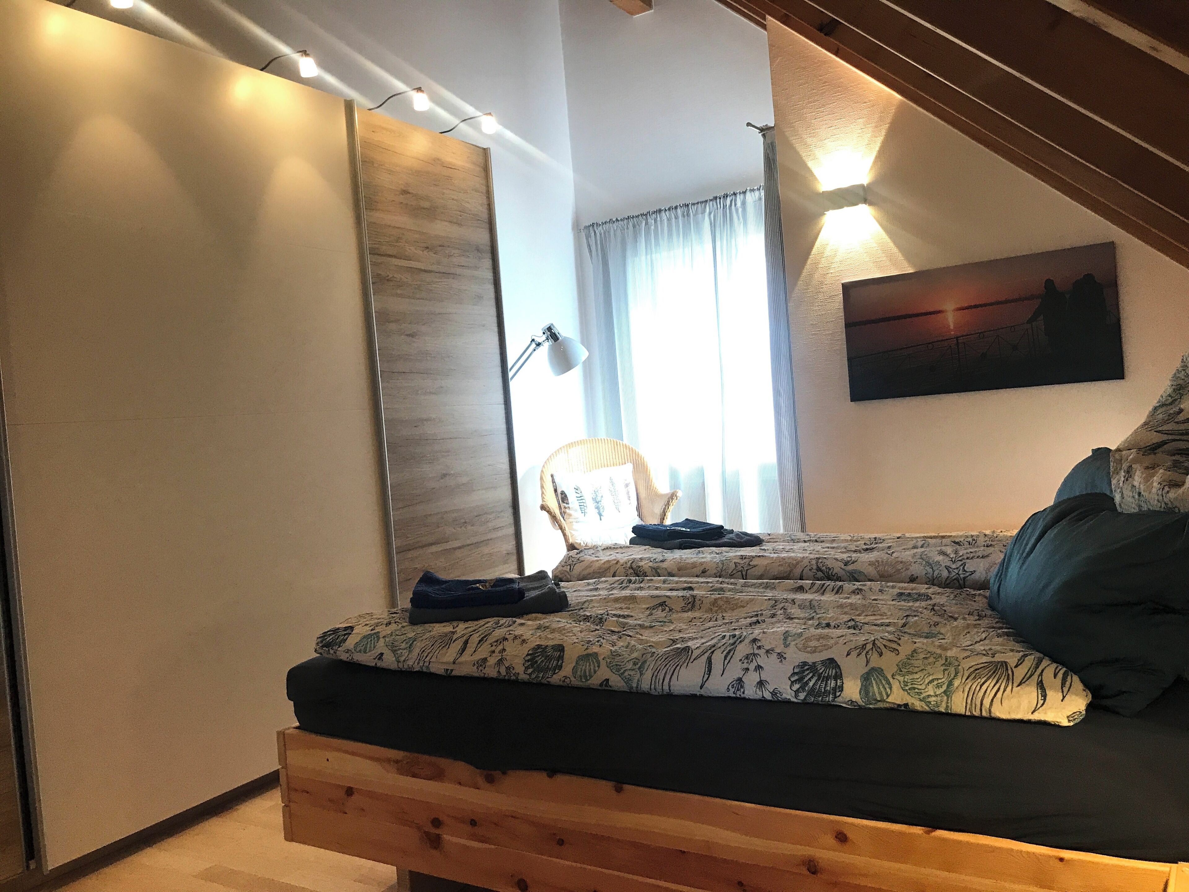 2 多间卧室、客房内保险箱、熨斗/熨衣板、免费 WiFi