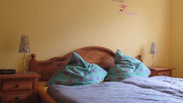 3 bedrooms, travel cot, WiFi