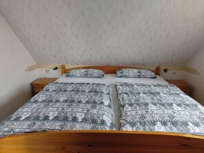 2 chambres, fer et planche à repasser, Wi-Fi gratuit, draps fournis