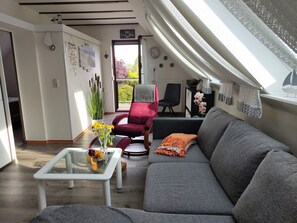 Fernseher, DVD-Player, Stereoanlage