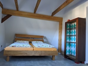 2 dormitorios, cuna de viaje, wifi gratis y ropa de cama