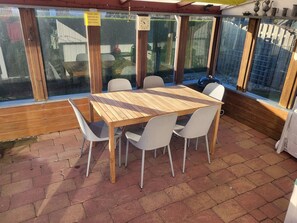 Outdoor dining - Family-friendly vacation home near the beach "De Keizerskroon 102 "Julianadorp-WLAN (Julianadorp)