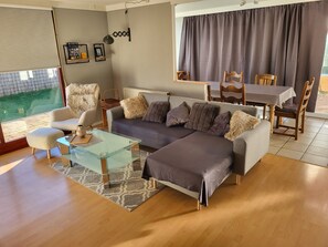 Smart TV - Family-friendly vacation home near the beach "De Keizerskroon 102 "Julianadorp-WLAN (Julianadorp)