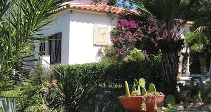 Villa mit spektakulärem Fern-und Meerblick, beheizter Privatpool, Wifi, Garten
