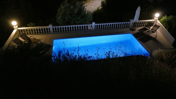 Outdoor pool, a heated pool