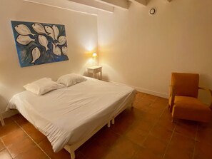 4 dormitorios, tabla de planchar con plancha, wifi gratis y ropa de cama