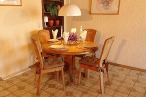 Dining - Large, comfortable apartment in a quiet outskirts. (Sinsheim)