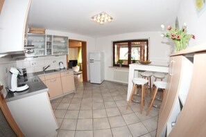 Kühlschrank, Ofen, Herdplatte, Geschirrspüler