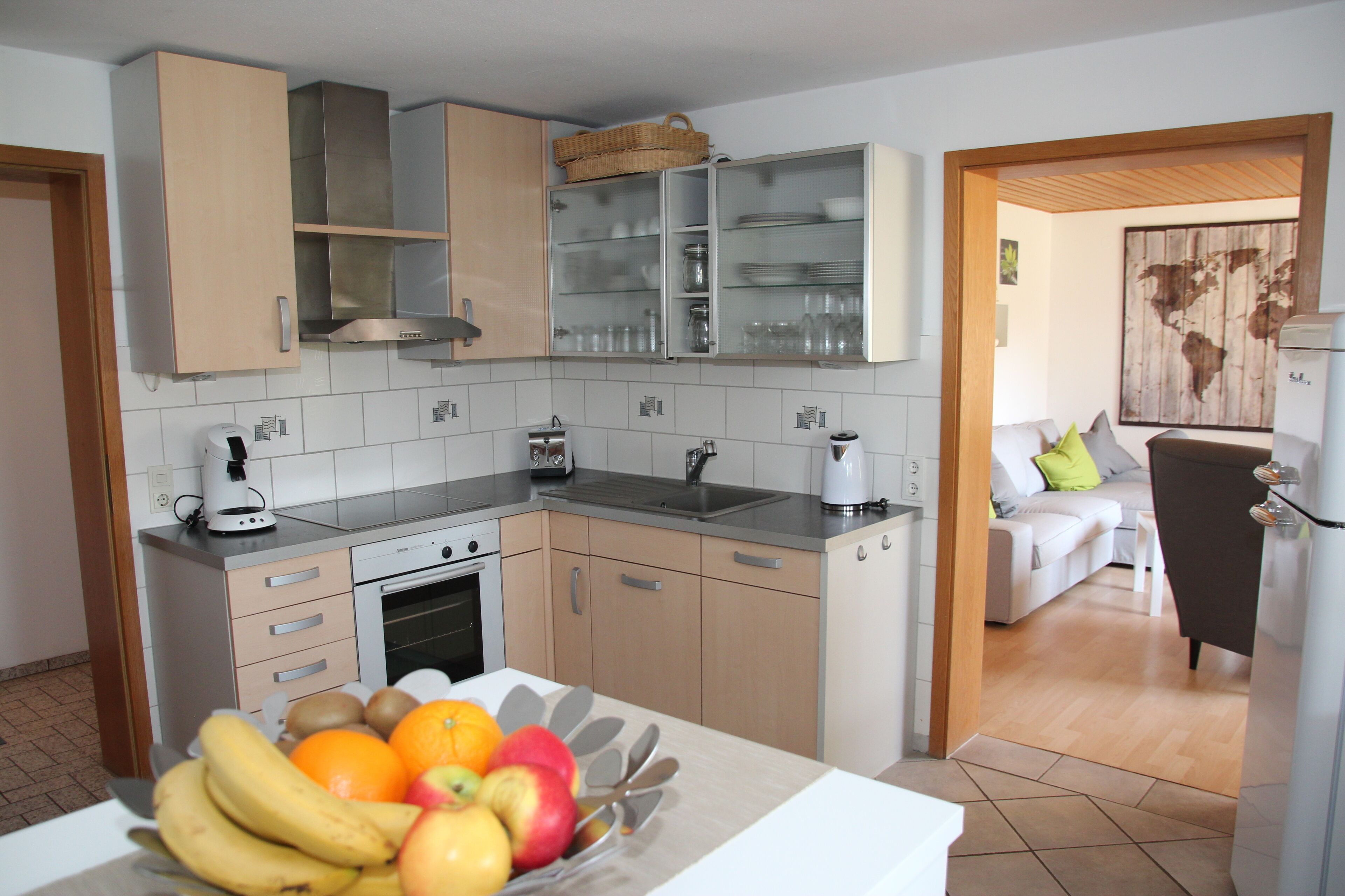 Smart-TV, DVD-spiller, bøker og filmbibliotek