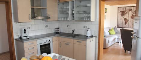 Smart TV, reproductor de DVD, libros, videoteca