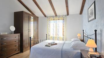 3 bedrooms, iron/ironing board, travel crib, free WiFi