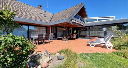 Large holiday home with winter garden in a quiet location! Near Hamburg