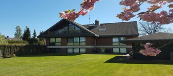 Large holiday home with winter garden in a quiet location! Near Hamburg