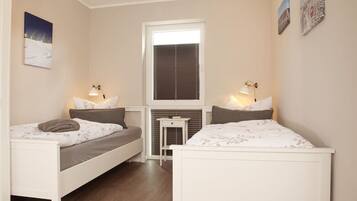 8 Schlafzimmer, Schreibtisch, WLAN