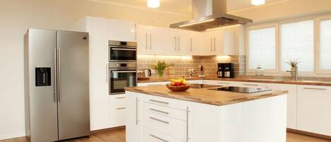 雪櫃、微波爐、焗爐、爐具