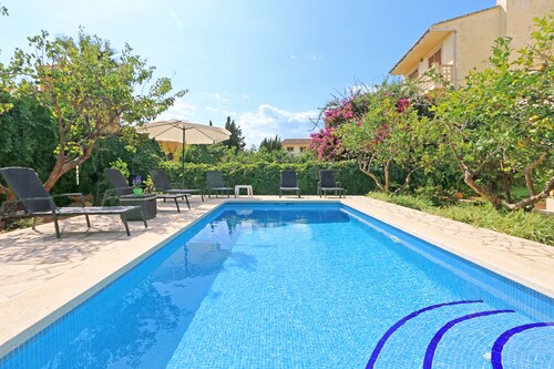 Quiet residential area, beach 300m, pool, rustic kitchen, ideal for families