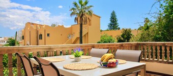 Quiet residential area, beach 300m, pool, rustic kitchen, ideal for families