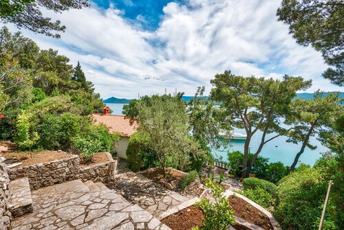 Nice villa direct on sea,surrounded with lot of mediterranean plants,two minutwe