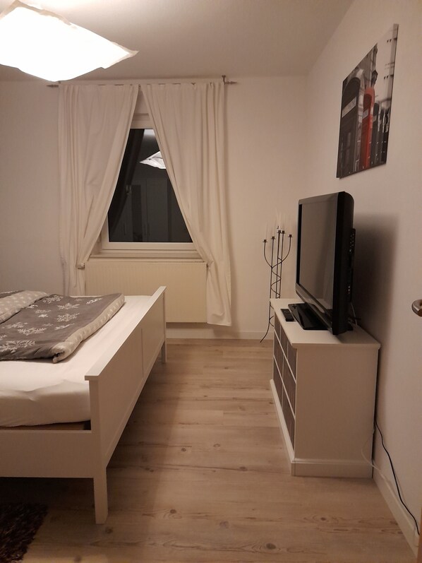 1 chambre, chambres insonorisées, fer et planche à repasser