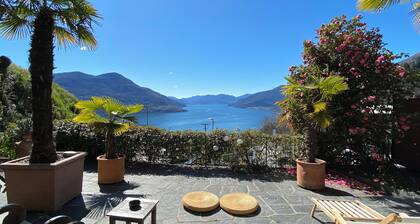 CASA GUSTO, vacation home with large garden terrace and wonderful lake view