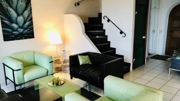 Télévision, lecteur de DVD, livres, médiathÚque