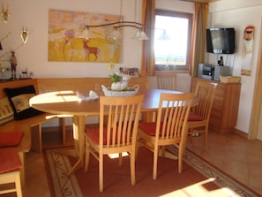 Dining - Luxury 10 people hpuse near to a lift and loipe, 1700 m high (Krimml)