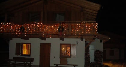 Luxueux 10 pers. Almhaus à proximité immédiate de la remontée mécanique et de la piste de ski de fond à 1700m