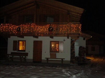  Lujoso 10 pers. Almhaus en las inmediaciones del remonte y la pista de esquí de fondo a 1.700 m.