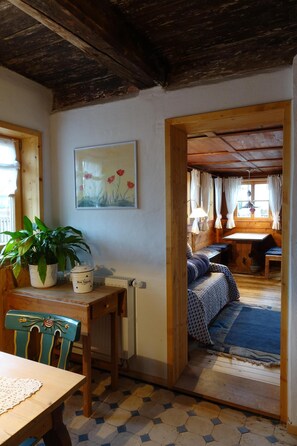 Interior - Lovingly modernized, exclusive apartment in a historic farmhouse (Görisried)