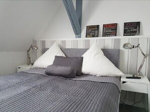 3 عدّة غرف نوم وسرير سفر وواي فاي