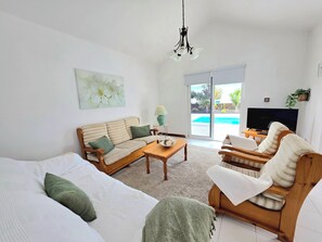 3 bedrooms, in-room safe, iron/ironing board, WiFi - Beautiful house with solarheated and private pool (Tias)