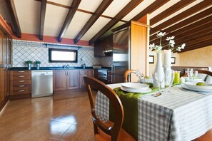 Fridge, microwave, oven, stovetop - Can Nadal - calm and view (Sineu)