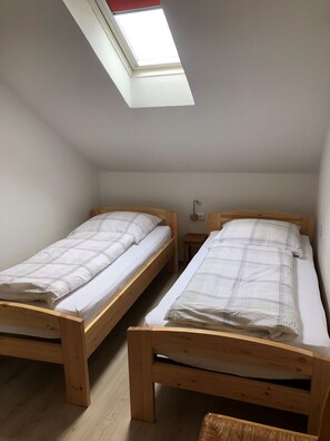 1 bedroom, travel cot, WiFi, bed sheets - Apartment Ossistube - Apartments Haus Sommerwind, 45075 (Jemgum)