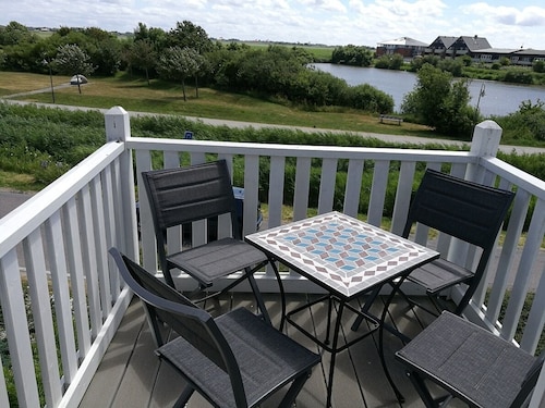 Dyke pesii suoraan ulkoilmaan, josta on upea näköala pohjoiseen rannalle 