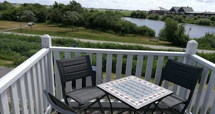 Dyke pesii suoraan ulkoilmaan, josta on upea näköala pohjoiseen rannalle