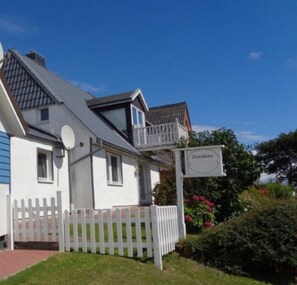 Exterior - Dyke nest directly on the outer dike with a wonderful view over the north beach  (Norderhafen)