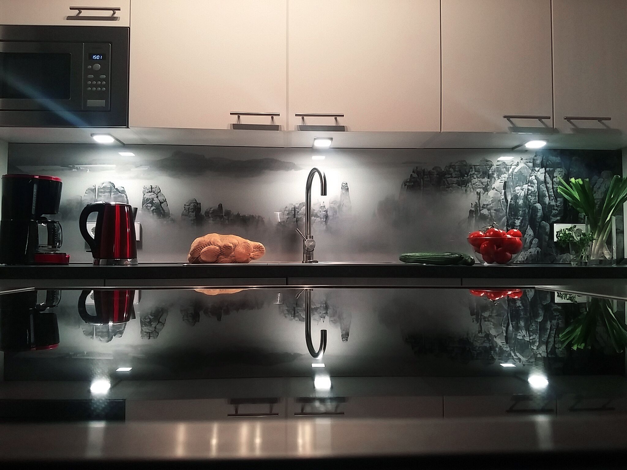Réfrigérateur, micro-ondes, four, plaque de cuisson