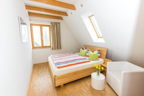 5 bedrooms, travel cot, free WiFi, bed sheets