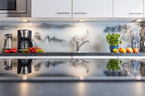 Frigorífic, microones, forn i placa de cuina 