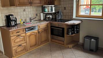 Geladeira, micro-ondas, fogão, cooktop