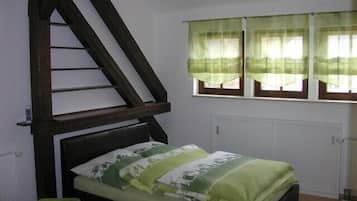 2 bedrooms, travel crib, free WiFi, bed sheets