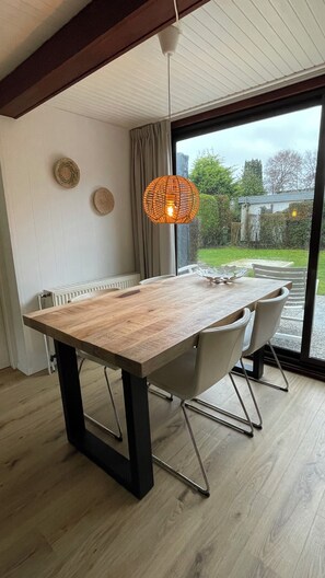 Dining - Beautiful vacation bungalow with large garden close to the beach and town (Renesse)