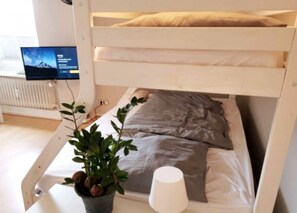 5 bedrooms, desk, iron/ironing board, free WiFi