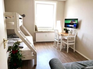 5 habitaciones, escritorio, tabla de planchar con plancha y wifi gratis 