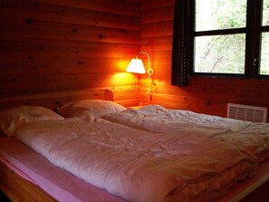 2 bedrooms, free WiFi - Log cabin on a 2000 m² nature estate, only5 km to the sea (Frederiksværk)