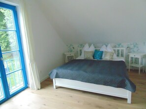 3 bedrooms, iron/ironing board, travel crib, free WiFi - Haus Strandblume, Guest on Rügen -zirka 300 m from the beach  (Breege/Juliusruh)