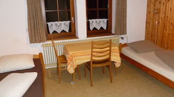 6 bedrooms, WiFi, bed sheets, wheelchair access