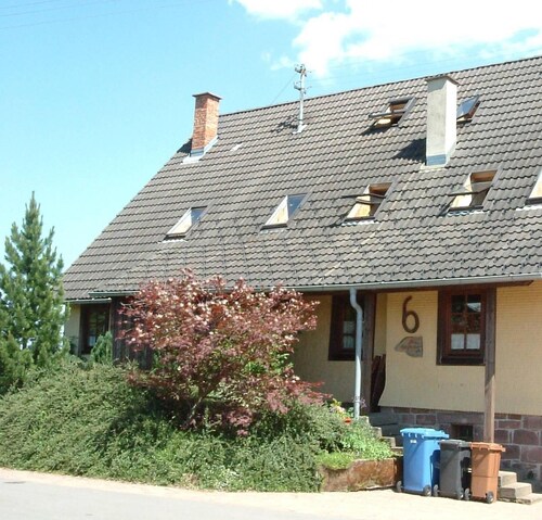 Former farmhouse in a quiet outskirts. Pets are welcome.